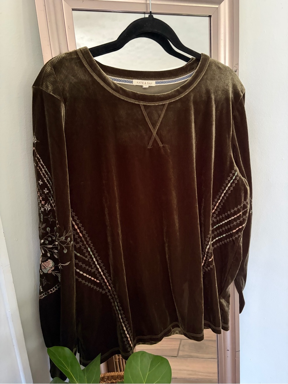 Kate & Sam XL Green Velvet Embroidered Sleeve Boho Top